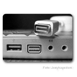 Mini-DVI to VGA Female Monitor Cable Adapter