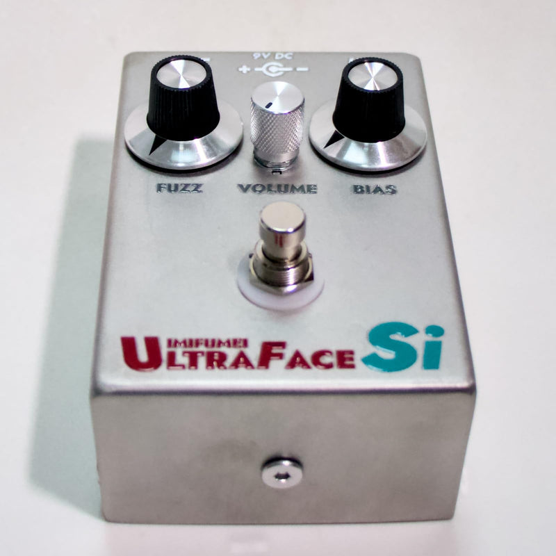 Hand-made Fuzz Pedal, classic fuzz distortion Guitar Pedal Legendary fuzz, True Bypass, DC 9V, Pedal for Electric Guitar Silver Gray