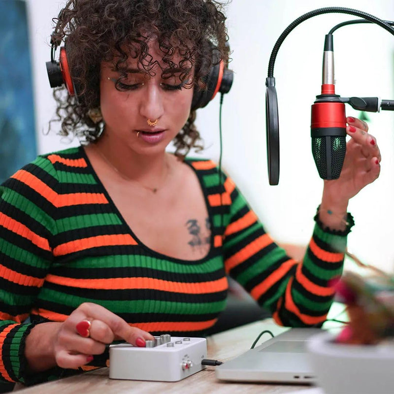 [AUSTRALIA] - ESI cosMik 10 Studio Condenser Mic: Cardioid, Low Noise, Ideal for Vocals, Instruments, Streaming, with Stand & Cable cosMik 10 XLR Microphone 
