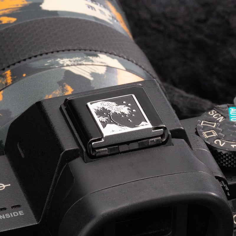 [AUSTRALIA] - Kanagawa Wave Pattern Camera Metal Hot Shoe Cover for Sony A1 A7C A7CR A7CII A7R A7M2 A7M3 A6700 A6600 A6500 A6400 A6300 (Aluminum Alloy-for Sony) Aluminum Alloy-For sony 