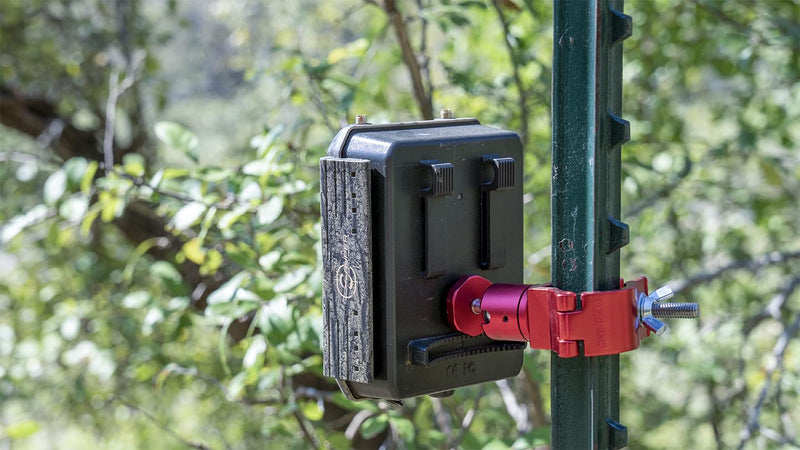 [AUSTRALIA] - Slow Glow Maverick T-Post Camera Mount for Trail Cameras and Solar Panels 360° Adjustable Ball Head for the Perfect Angle 