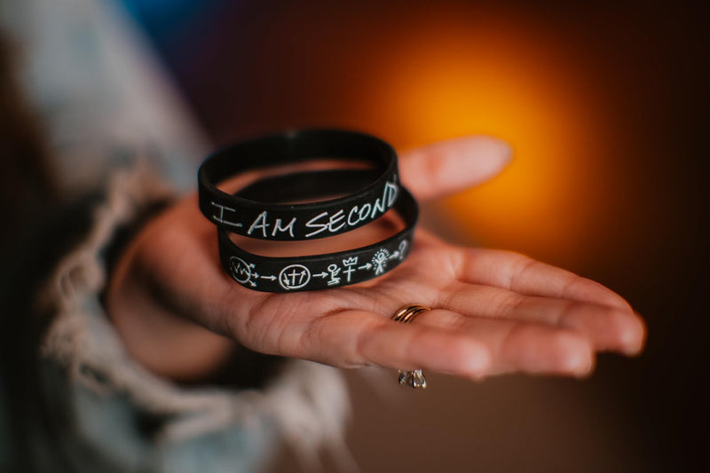 I Am Second 3 Circles 25-Pack Regular/Adult Black Silicone Wristbands