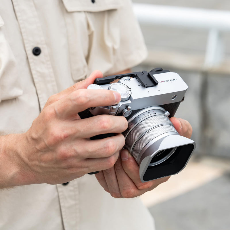 GFX100RF Thumb Grip, Metal 90° Foldable Thumb Up Grip for Fujifilm Fuji GFX100RF GFX 100RF Camera with Built-in Cold Shoe Mount, Hot Shoe Thumb Rest Support Holder Not Affect the Use of Dial -Silver
