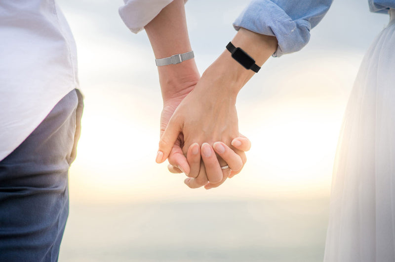 Long Distance Touch Bracelets Set of 2 - Lovers Are Closer Than Ever, No Matter Where They Are/Send SOS SMS ,For Couples Lovers Family Friends, Cheap Relationship Couples Gifts Pink(Bluetooth)