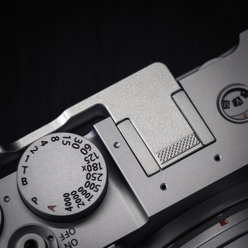 Iborrys Thumb Up Grip ， Compatible with Fujifilm Fuji X-E5 XE5 Camera, Hot Shoe Thumb Rest Support Grip ，Original all-aluminum retro diamond engraving technology | Improves shooting stability (Silver) Silver