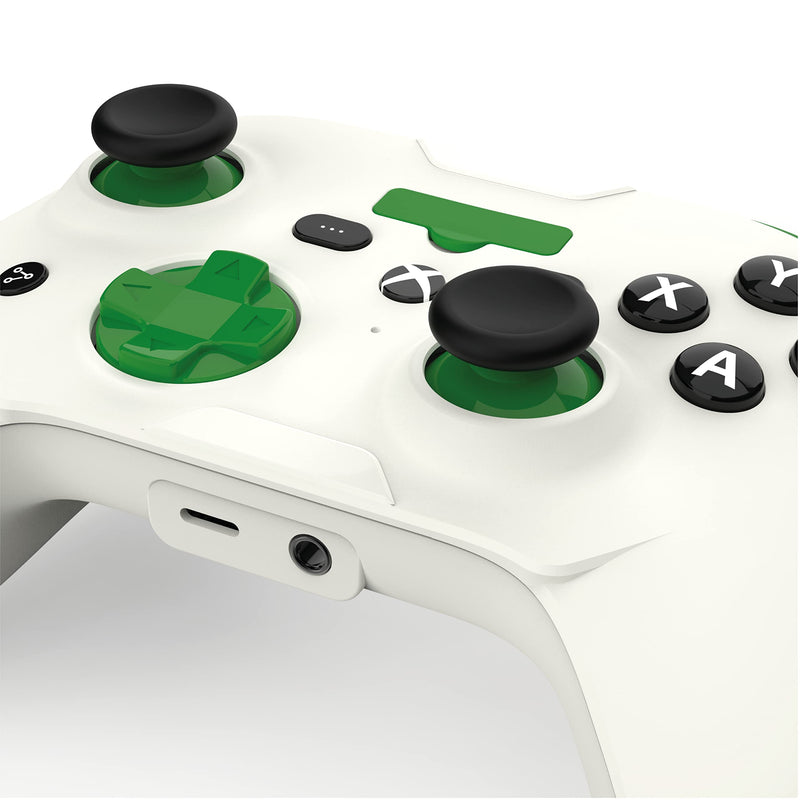 Mobile Cloud Gaming Controller for iOS –- Play COD Mobile, Apple Arcade + more [1 Month Xbox Game Pass Ultimate Included]
