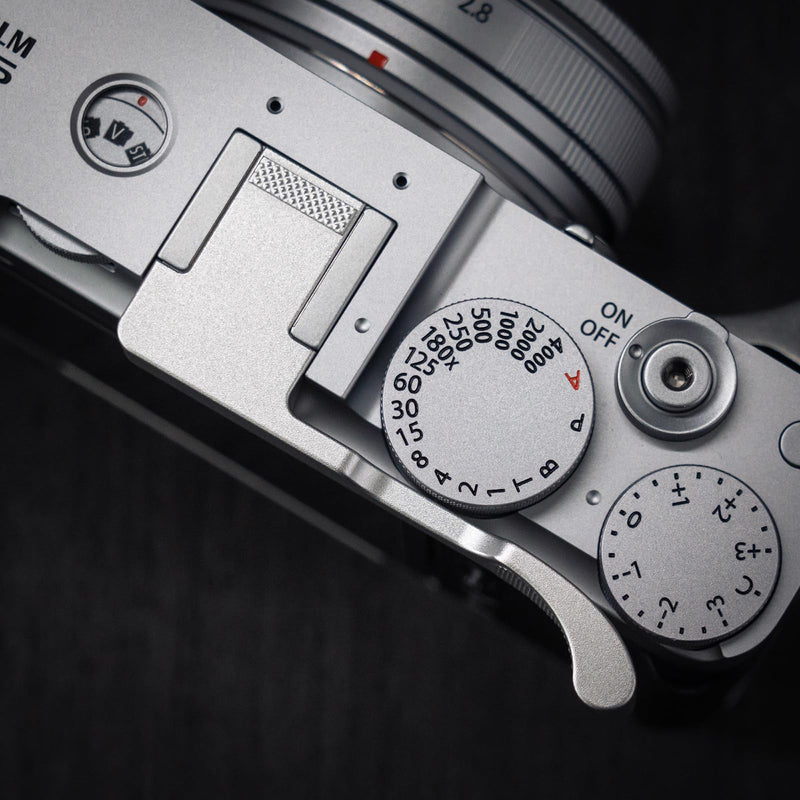 Iborrys Thumb Up Grip ， Compatible with Fujifilm Fuji X-E5 XE5 Camera, Hot Shoe Thumb Rest Support Grip ，Original all-aluminum retro diamond engraving technology | Improves shooting stability (Silver) Silver