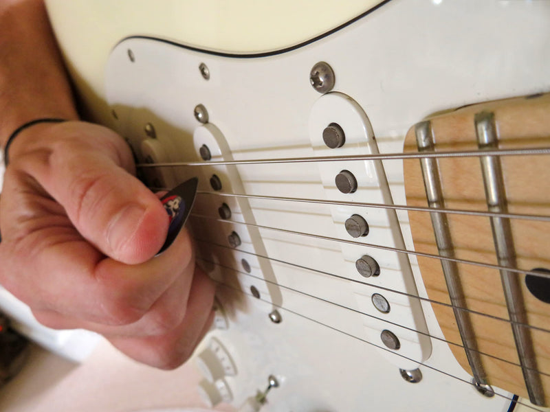 12 x Classic Albums Guitar Picks Set Guitar Plectrums For Every Guitarist Both Sided Print Pick In Pick Tin Sized 0.46, 0.71, 0.81, 0.88, 0.96, 1.2 mm Electric Guitar, Acoustic Guitar And Bass (Set 2)