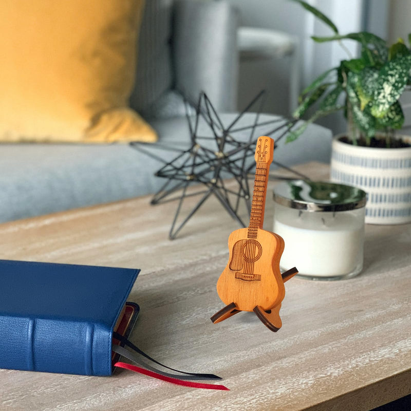Guitar Pick Box, Wooden Acoustic Guitar Pick Case Custom Guitar Pick Holder with 3 Guitar Picks and Stand Guitar Pick Rack Guitar Pick Storage Container for Guitar Electric Bass Ukulele Lovers