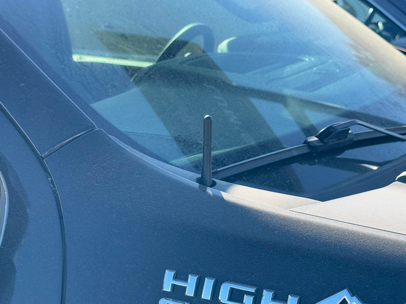[AUSTRALIA] - CravenSpeed Stubby Antenna Compatible with Chevy Silverado and GMC Sierra 2500HD and 3500HD (2020-2025) | 4 Inches | Short Antenna Replacement | Made in The USA Silverado/Sierra 2500/3500HD 