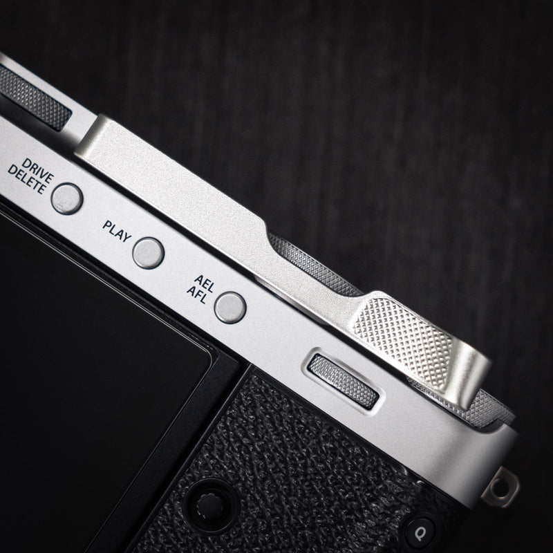 Iborrys Thumb Up Grip ， Compatible with Fujifilm Fuji X-E5 XE5 Camera, Hot Shoe Thumb Rest Support Grip ，Original all-aluminum retro diamond engraving technology | Improves shooting stability (Silver) Silver