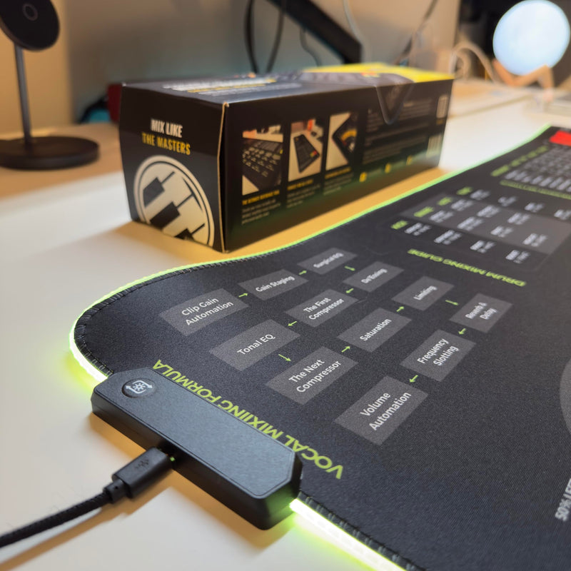 Mixing & Mastering Cheat Sheet Mousepad – 35×25cm (13.8"x9.8") & 80×30cm (31.5"x11.8") – Studio Desk Mat for Music Producers, DJs & Engineers – LED Version Available XXL with LED (800x300mm)