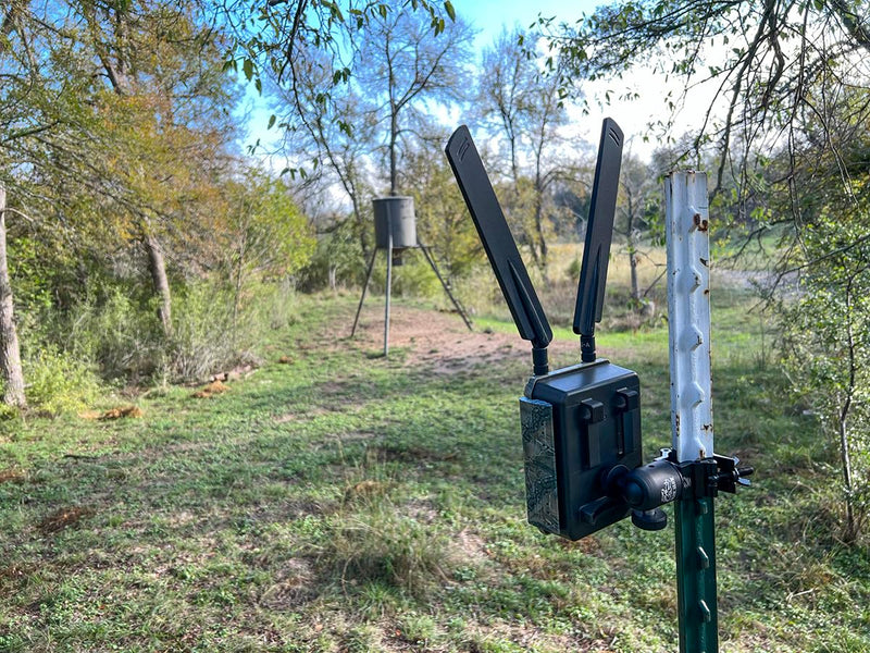 [AUSTRALIA] - Slow Glow Maverick T-Post Camera Mount for Trail Cameras and Solar Panels 360° Adjustable Ball Head for the Perfect Angle 