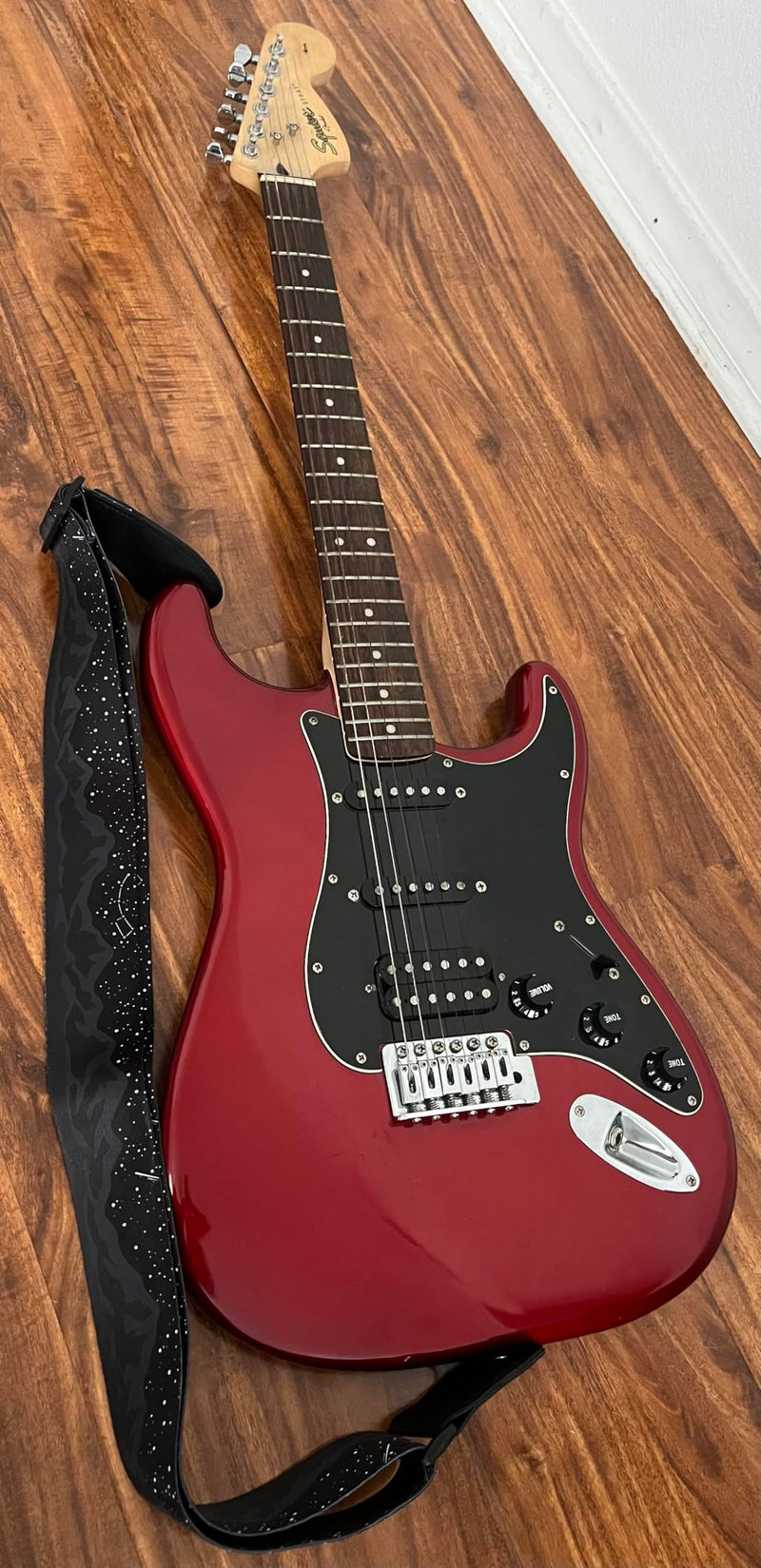 [AUSTRALIA] - Generic Midnight Mountain Star Guitar Strap, Polyester Webbing strap with Genuine Leather Ends., Black 