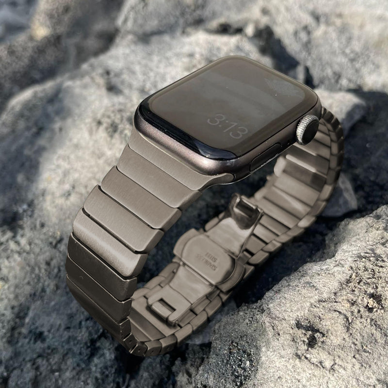 Metal Bands Compatible with Apple Watch Black 38mm 40mm 41mm Wristband Stylish and Simple Business Strap for iWatch Compatible with SE Series Ultra10 9 8 7 6 5 4 3 2 1