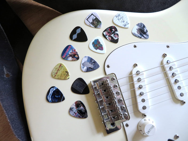 12 x Classic Albums Guitar Picks Set Guitar Plectrums For Every Guitarist Both Sided Print Pick In Pick Tin Sized 0.46, 0.71, 0.81, 0.88, 0.96, 1.2 mm Electric Guitar, Acoustic Guitar And Bass (Set 2)