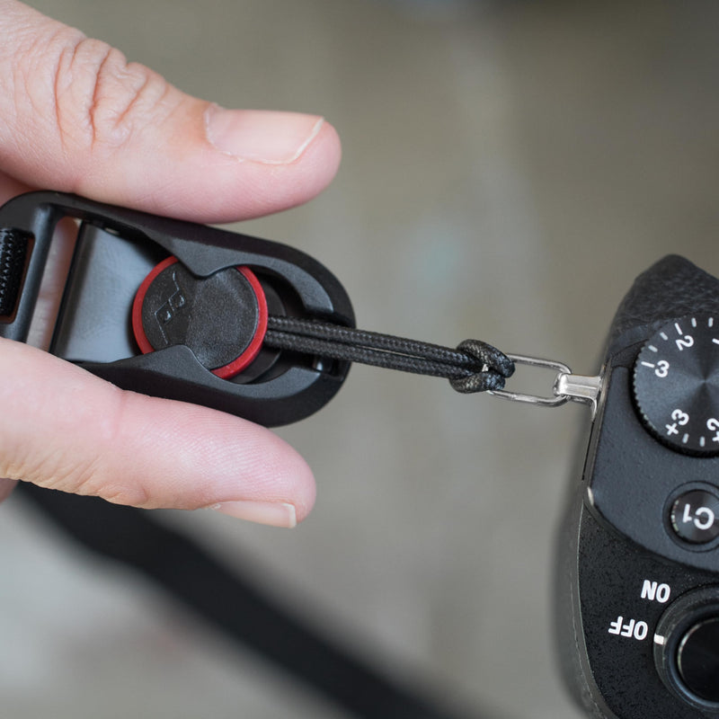 [AUSTRALIA] - Peak Design Anchor Links, Includes 2 Links and 4 Anchors, Fits Standard/OEM Camera Straps, Low Profile, Quick and Secure, Easy Attach to Cameras, Binoculars and More, 200 lb Capacity Single 