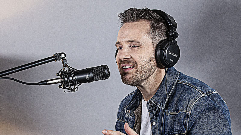 [AUSTRALIA] - Tascam Dynamic Microphone for Broadcast Microphone for Professional Podcasting and Live Streaming (TM-70), Black 
