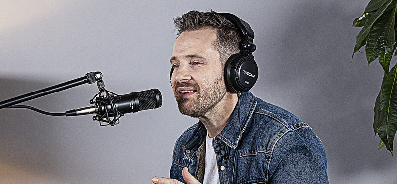 [AUSTRALIA] - Tascam Dynamic Microphone for Broadcast Microphone for Professional Podcasting and Live Streaming (TM-70), Black 