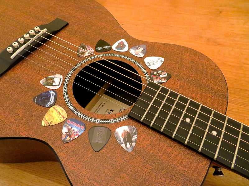 12 x Classic Albums Guitar Picks Set Guitar Plectrums For Every Guitarist Both Sided Print Pick In Pick Tin Sized 0.46, 0.71, 0.81, 0.88, 0.96, 1.2 mm Electric Guitar, Acoustic Guitar And Bass (Set 2)