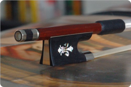 D Z Strad Violin Bow - Model 202 - Brazilwood Bow with Ebony Fleur-de-Lis Frog (4/4 - Full Size) 4/4 - Full Size