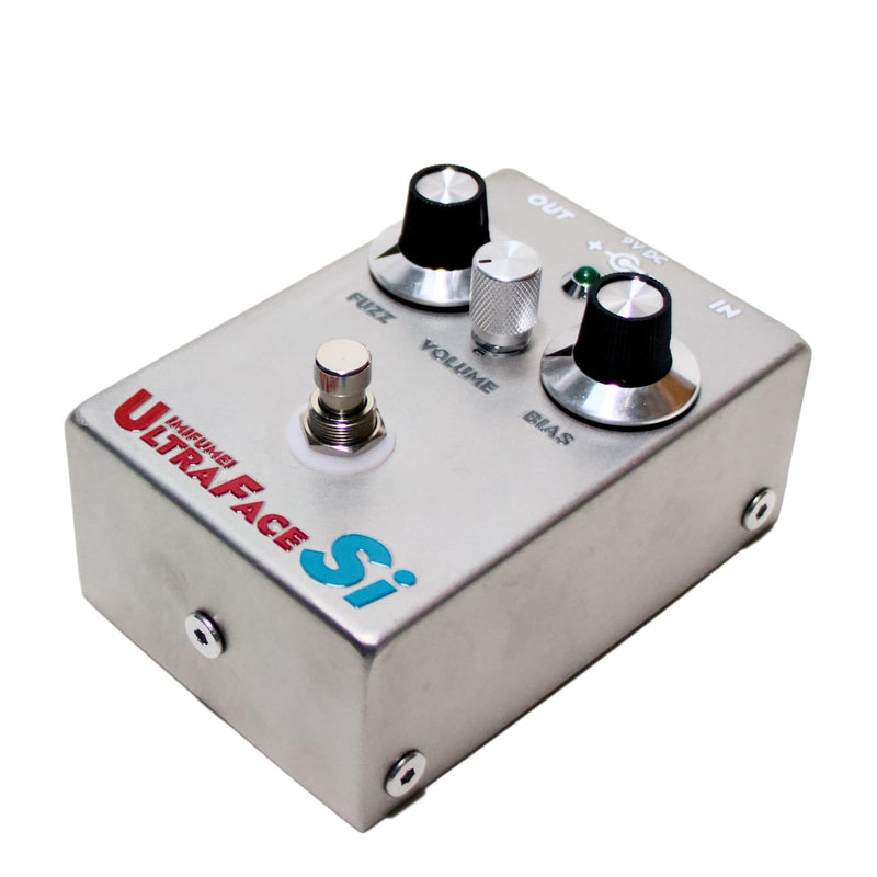 Hand-made Fuzz Pedal, classic fuzz distortion Guitar Pedal Legendary fuzz, True Bypass, DC 9V, Pedal for Electric Guitar Silver Gray