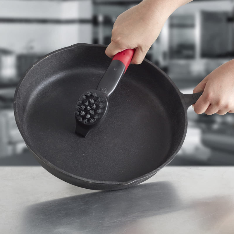 [AUSTRALIA] - Chef Master 90058 Cast Iron Scrub Brush | Comfortable Plastic Grip | Quality Nylon Scraper and Bristles | Does not Damage Cast Iron | Use on Cast Iron Skillets | Easily Cleans Old Food and Buildup 