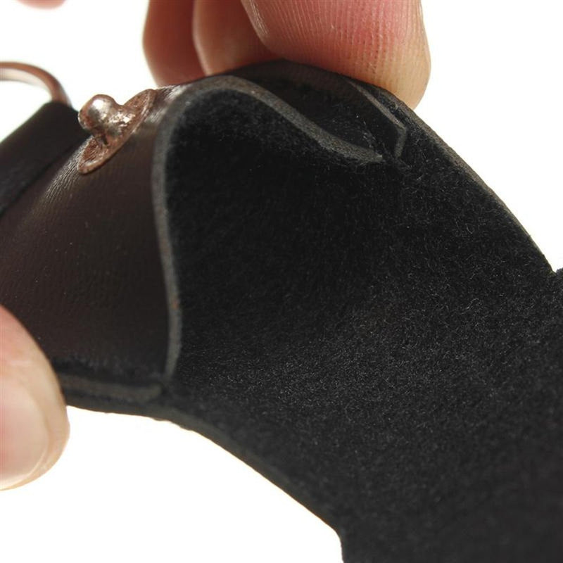 TRIXES Pick Holder with 3 Plectrums Faux Leather Folding Pouch Keyring Stocking Filler Black