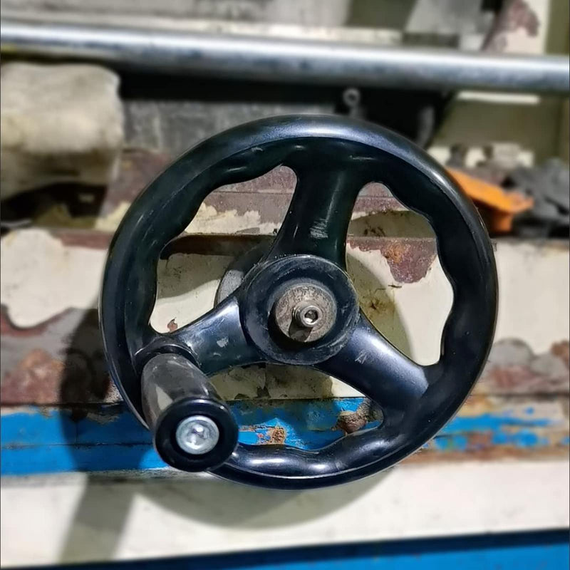 Othmro 1Pcs Round Three Hand Wheel 0.71in Center Hole Diameter 7.87in Handwheel Diameter Black PP 3 Spoked Lathe Handwheel Hand Wheel with Revolving Handle for Milling Machine Lathes Grinders 1pcs 18*200mm