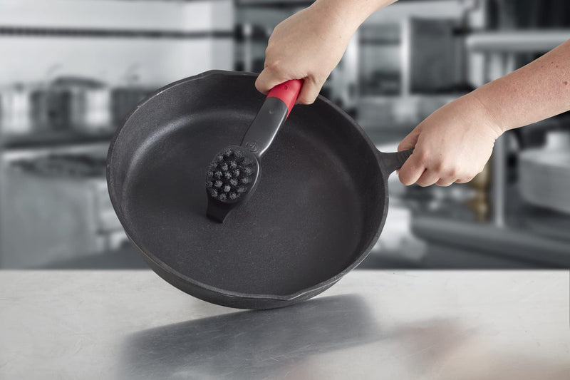 [AUSTRALIA] - Chef Master 90058 Cast Iron Scrub Brush | Comfortable Plastic Grip | Quality Nylon Scraper and Bristles | Does not Damage Cast Iron | Use on Cast Iron Skillets | Easily Cleans Old Food and Buildup 